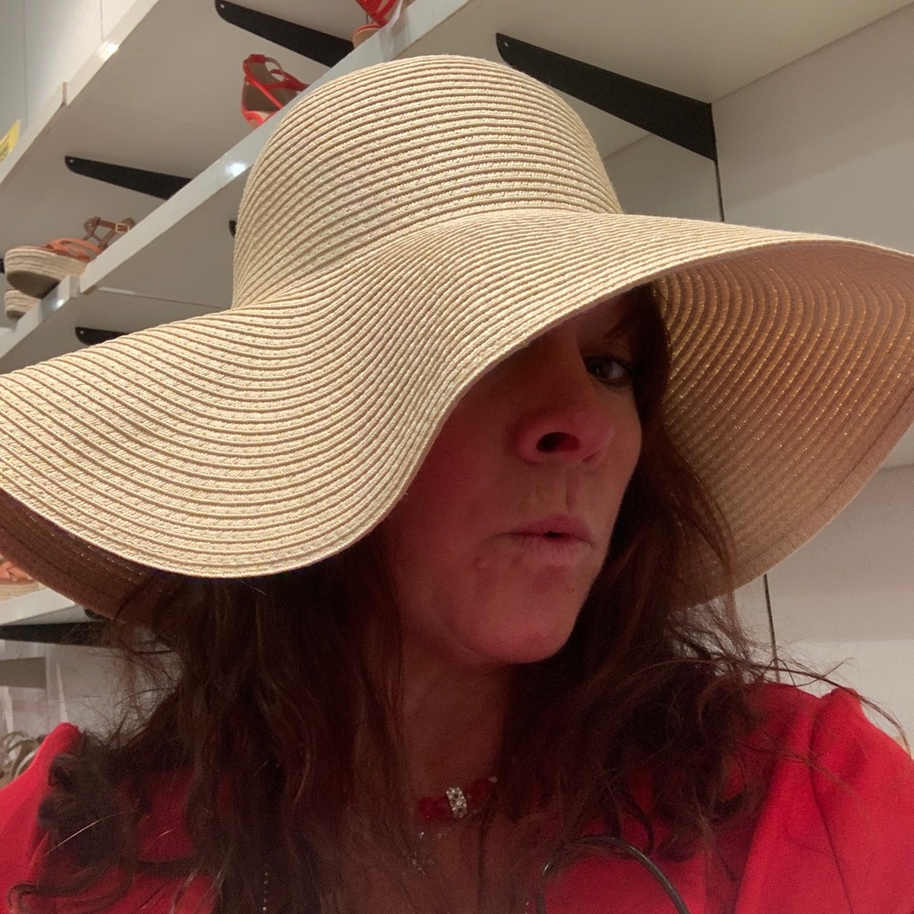 Meet your Posher, Shirlene